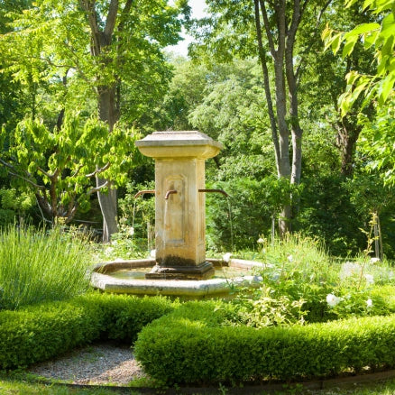  Analyzing image     limestone-reclaimed-stone-pool-fountains-antique-ancient-surfaces-elegant-outdoor-water-feature-design-ideas-garden-decor